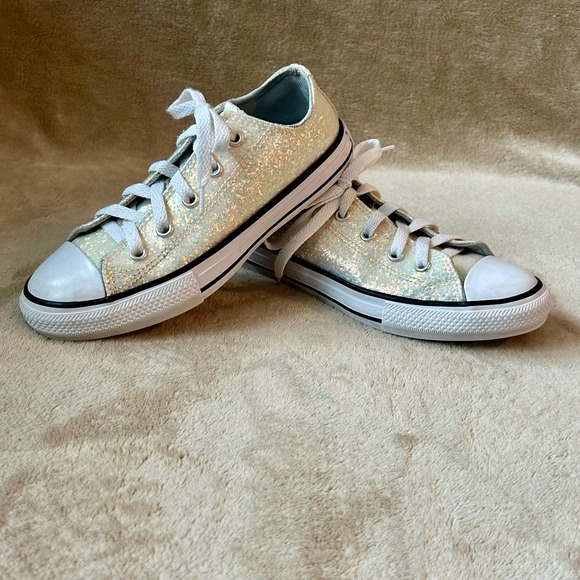 Converse Chuck Taylor All Stars Girls 1 CTAS Coated Silver Glitter Sneaker Shoes - Picture 1 of 10